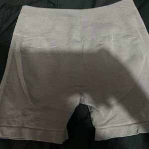 Darcsport seamless shorts in light gray